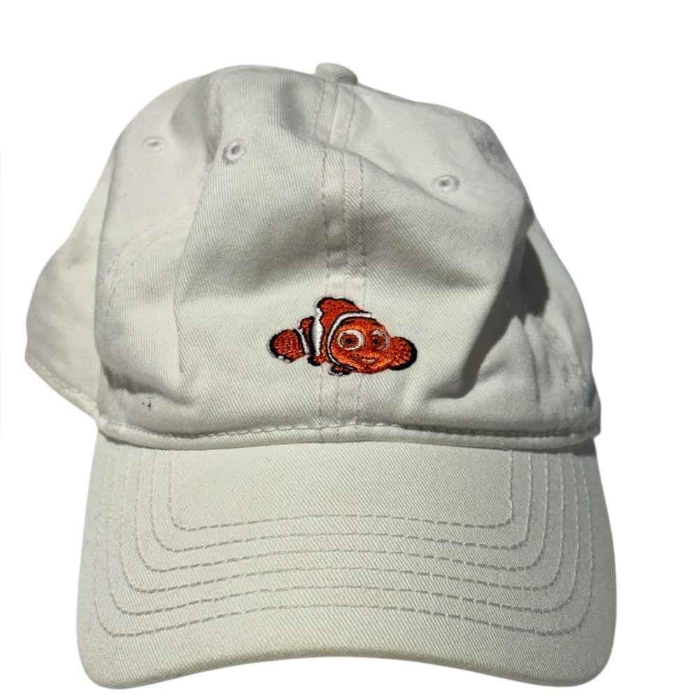 Disney white cotton hat with Nemo embroidered on front. OS. VGUC